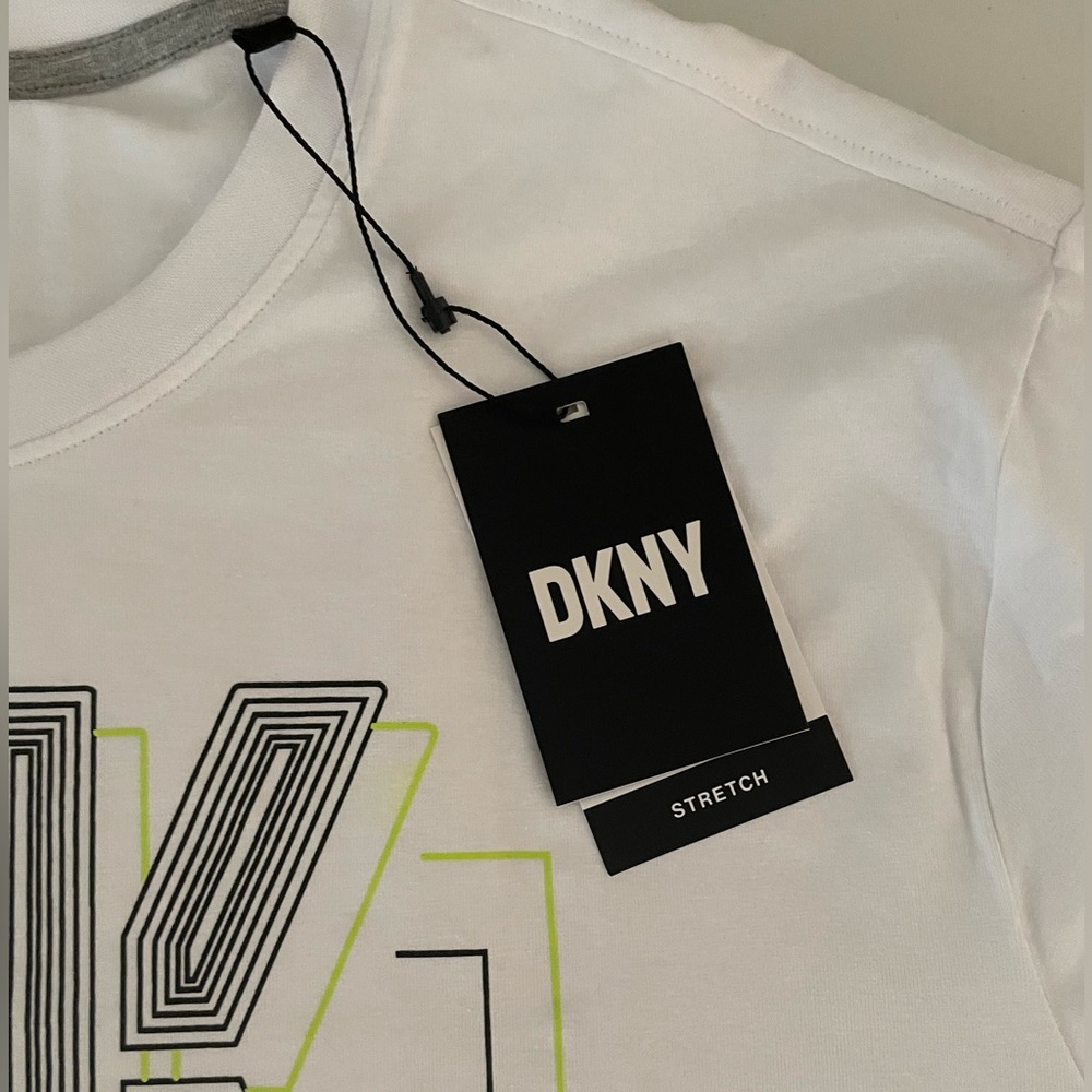 DKNY Mens t shirt. - Picture 3 of 5
